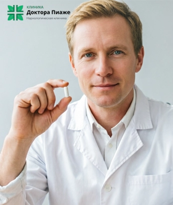 Врач держит капсулу Торпедо